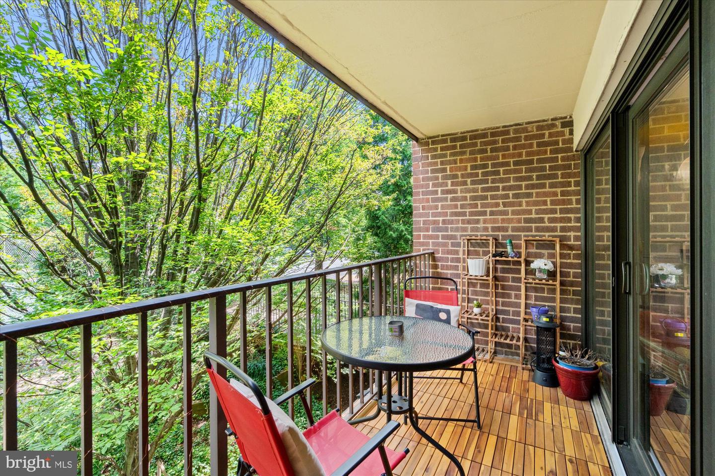 132 ROBERTS LN #303, ALEXANDRIA, Virginia 22314, 1 Bedroom Bedrooms, ,1 BathroomBathrooms,Residential,For sale,132 ROBERTS LN #303,VAAX2049120 MLS # VAAX2049120
