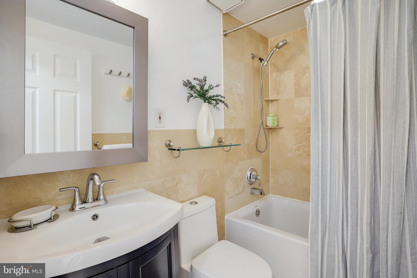 1616 Q ST NW #14, WASHINGTON, District Of Columbia 20009, 2 Bedrooms Bedrooms, ,2 BathroomsBathrooms,Residential,For sale,1616 Q ST NW #14,DCDC2217278 MLS # DCDC2217278 1616 Q ST NW #14, WASHINGTON, District Of Columbia 20009, 2 Bedrooms Bedrooms, ,2 BathroomsBathrooms,Residential,For sale,1616 Q ST NW #14,DCDC2217278 MLS # DCDC2217278