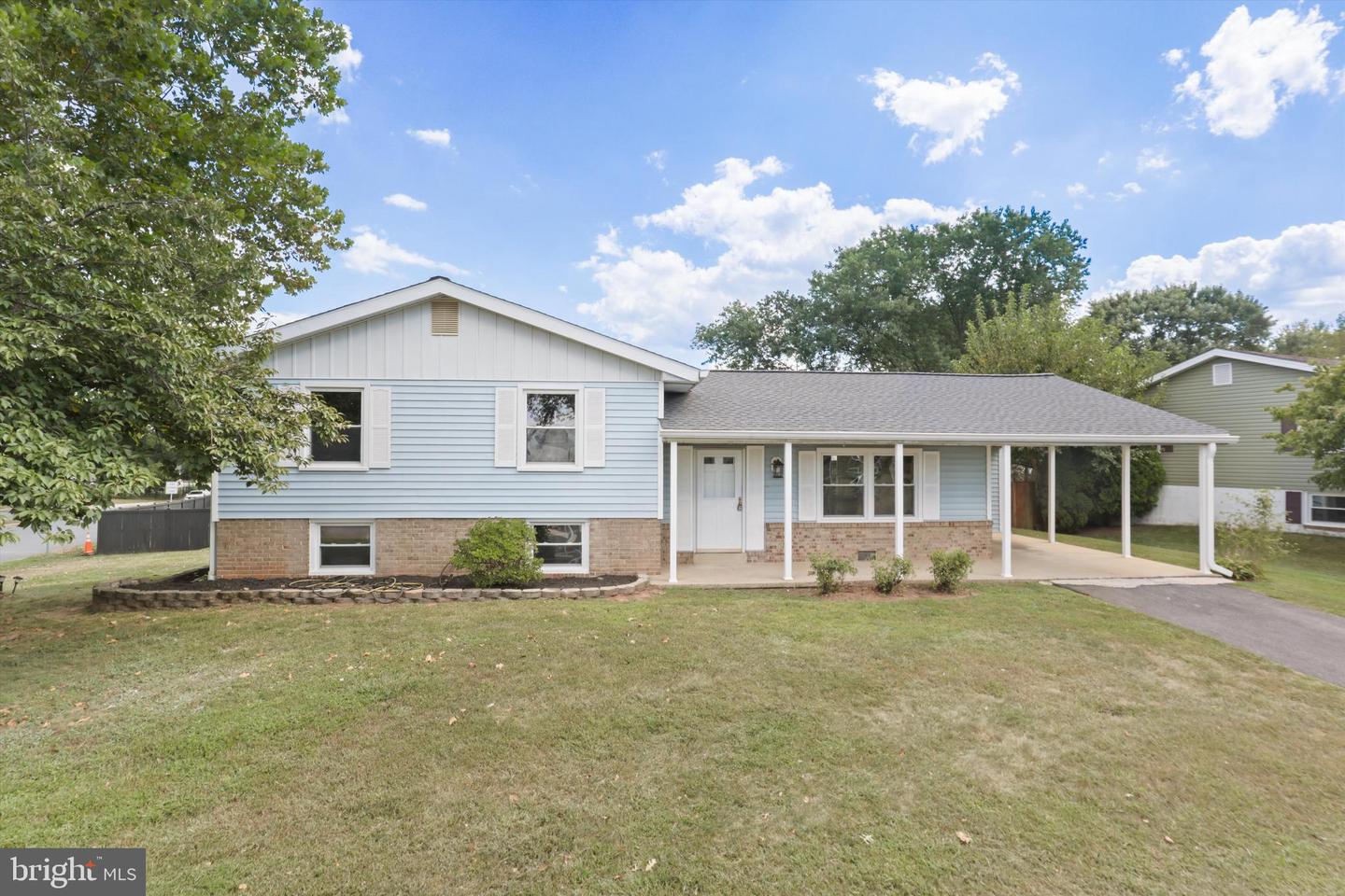 736 N YORK RD, STERLING, Virginia 20164, 4 Bedrooms Bedrooms, ,3 BathroomsBathrooms,Residential,For sale,736 N YORK RD,VALO2105956 MLS # VALO2105956