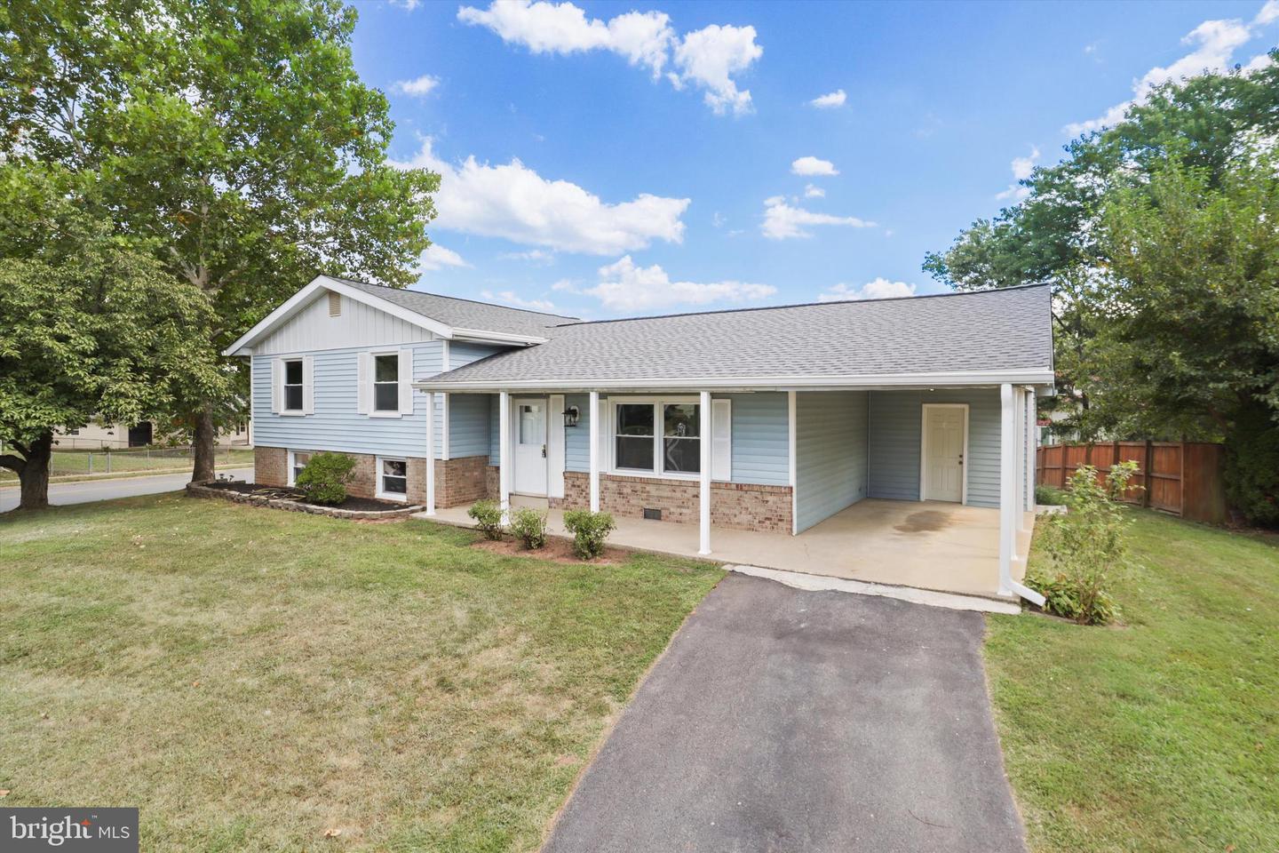 736 N YORK RD, STERLING, Virginia 20164, 4 Bedrooms Bedrooms, ,3 BathroomsBathrooms,Residential,For sale,736 N YORK RD,VALO2105956 MLS # VALO2105956