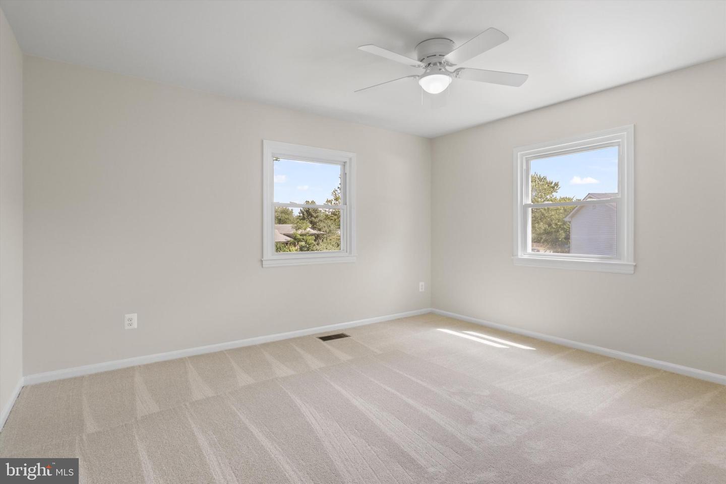 736 N YORK RD, STERLING, Virginia 20164, 4 Bedrooms Bedrooms, ,3 BathroomsBathrooms,Residential,For sale,736 N YORK RD,VALO2105956 MLS # VALO2105956