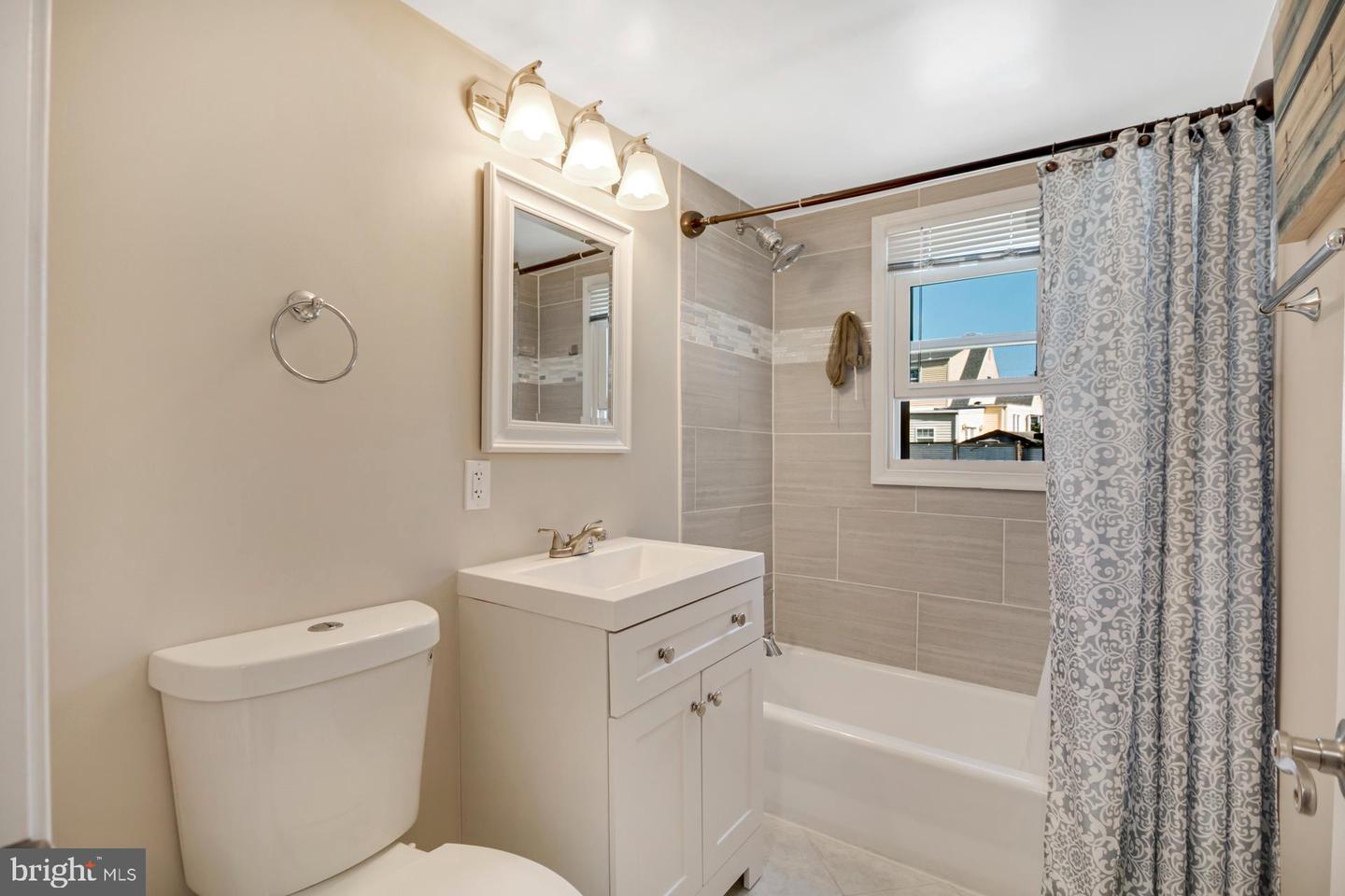 2512 JAMAICA DR, ALEXANDRIA, Virginia 22303, 4 Bedrooms Bedrooms, 7 Rooms Rooms,3 BathroomsBathrooms,Residential,For sale,2512 JAMAICA DR,VAFX2264620 MLS # VAFX2264620