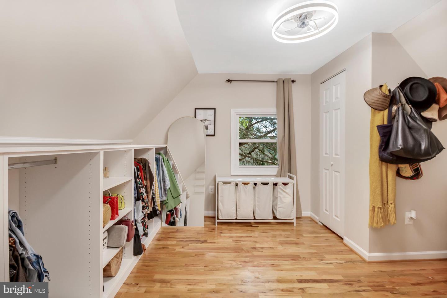 2512 JAMAICA DR, ALEXANDRIA, Virginia 22303, 4 Bedrooms Bedrooms, 7 Rooms Rooms,3 BathroomsBathrooms,Residential,For sale,2512 JAMAICA DR,VAFX2264620 MLS # VAFX2264620