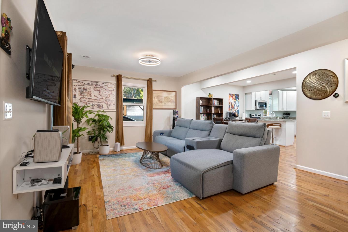 2512 JAMAICA DR, ALEXANDRIA, Virginia 22303, 4 Bedrooms Bedrooms, 7 Rooms Rooms,3 BathroomsBathrooms,Residential,For sale,2512 JAMAICA DR,VAFX2264620 MLS # VAFX2264620