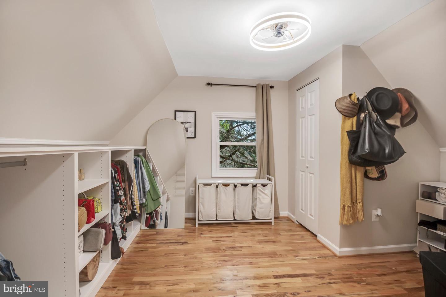 2512 JAMAICA DR, ALEXANDRIA, Virginia 22303, 4 Bedrooms Bedrooms, 7 Rooms Rooms,3 BathroomsBathrooms,Residential,For sale,2512 JAMAICA DR,VAFX2264620 MLS # VAFX2264620