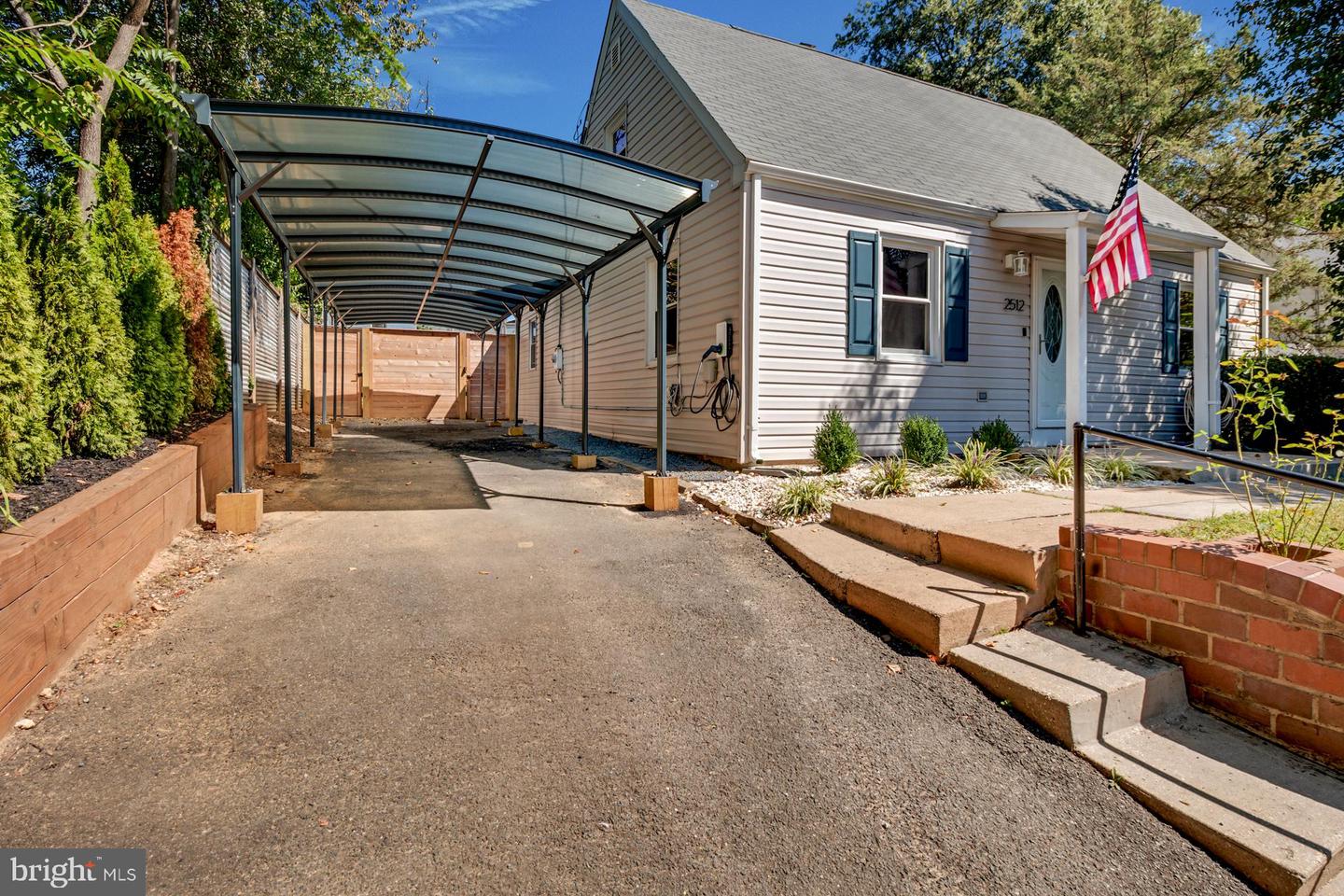 2512 JAMAICA DR, ALEXANDRIA, Virginia 22303, 4 Bedrooms Bedrooms, 7 Rooms Rooms,3 BathroomsBathrooms,Residential,For sale,2512 JAMAICA DR,VAFX2264620 MLS # VAFX2264620