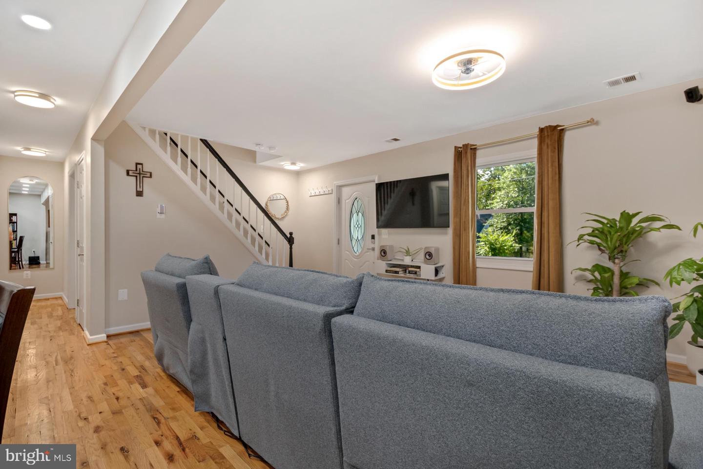 2512 JAMAICA DR, ALEXANDRIA, Virginia 22303, 4 Bedrooms Bedrooms, 7 Rooms Rooms,3 BathroomsBathrooms,Residential,For sale,2512 JAMAICA DR,VAFX2264620 MLS # VAFX2264620