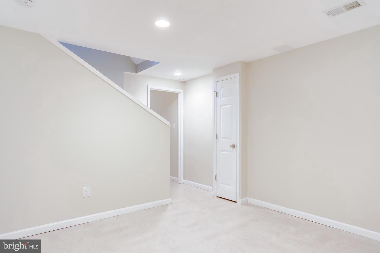 8334 TERRA GRANDE AVE, SPRINGFIELD, Virginia 22153, 5 Bedrooms Bedrooms, 9 Rooms Rooms,3 BathroomsBathrooms,Residential,For sale,8334 TERRA GRANDE AVE,VAFX2264622 MLS # VAFX2264622