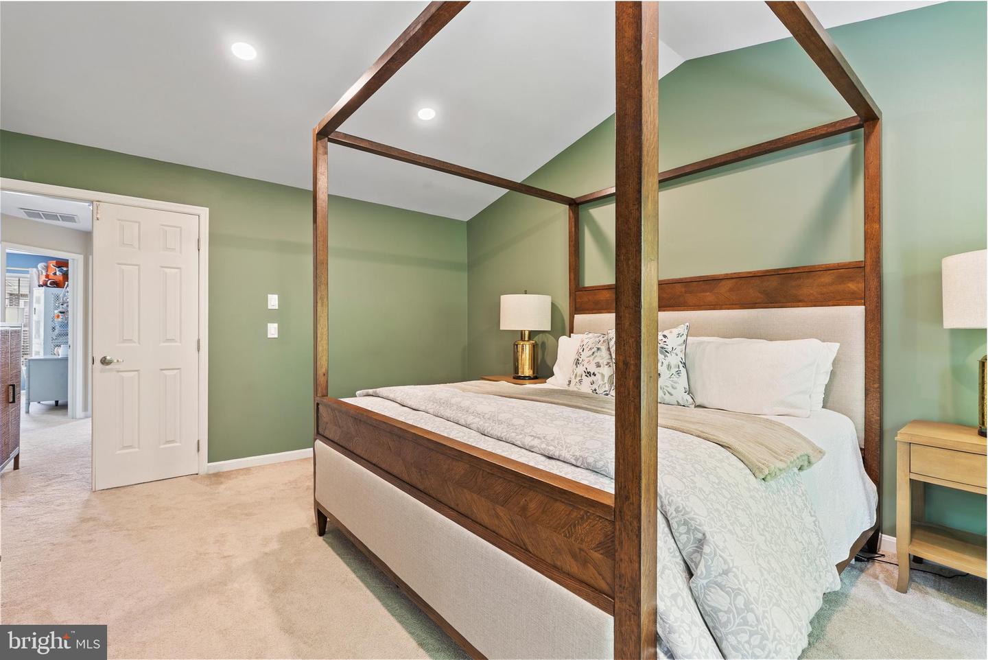 2702 CHANBOURNE WAY, VIENNA, Virginia 22181, 3 Bedrooms Bedrooms, ,3 BathroomsBathrooms,Residential,For sale,2702 CHANBOURNE WAY,VAFX2264680 MLS # VAFX2264680