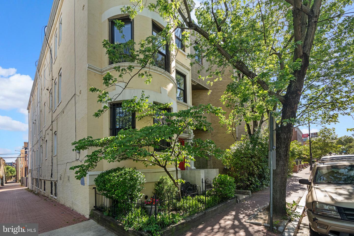 1742 U ST NW #101, WASHINGTON, District Of Columbia 20009, 2 Bedrooms Bedrooms, ,2 BathroomsBathrooms,Residential,For sale,1742 U ST NW #101,DCDC2220136 MLS # DCDC2220136