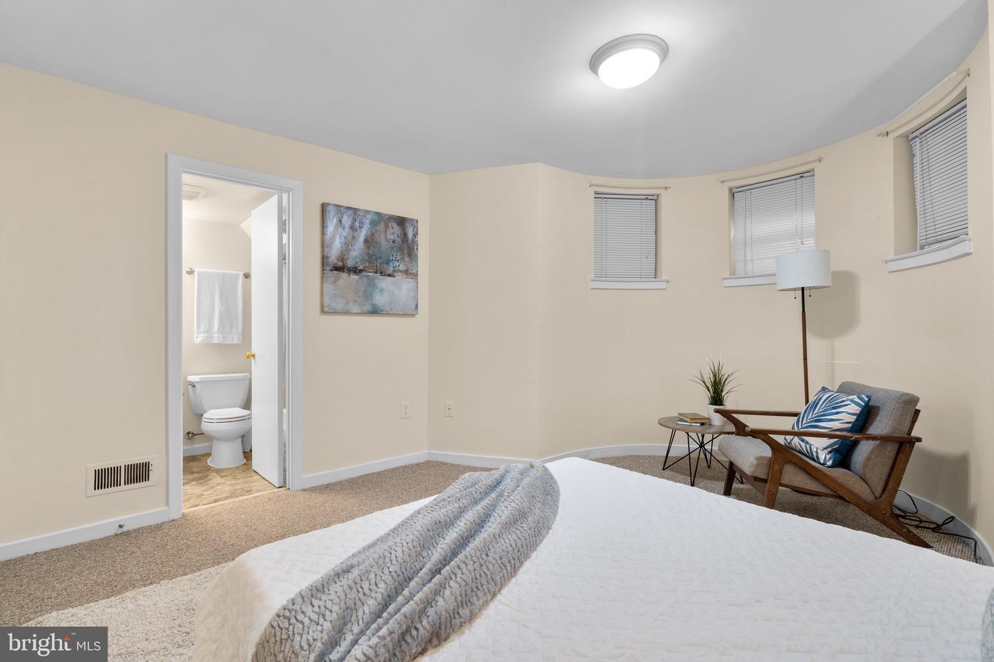 1742 U ST NW #101, WASHINGTON, District Of Columbia 20009, 2 Bedrooms Bedrooms, ,2 BathroomsBathrooms,Residential,For sale,1742 U ST NW #101,DCDC2220136 MLS # DCDC2220136