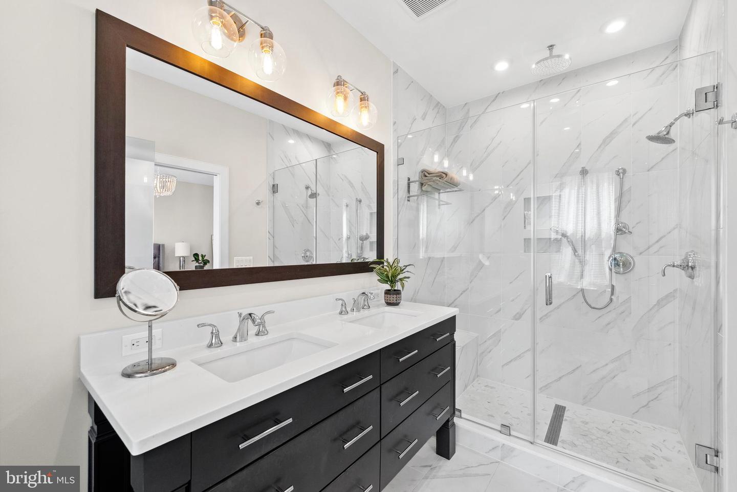 1117 E ABINGDON DR, ALEXANDRIA, Virginia 22314, 3 Bedrooms Bedrooms, ,3 BathroomsBathrooms,Residential,For sale,1117 E ABINGDON DR,VAAX2049284 MLS # VAAX2049284