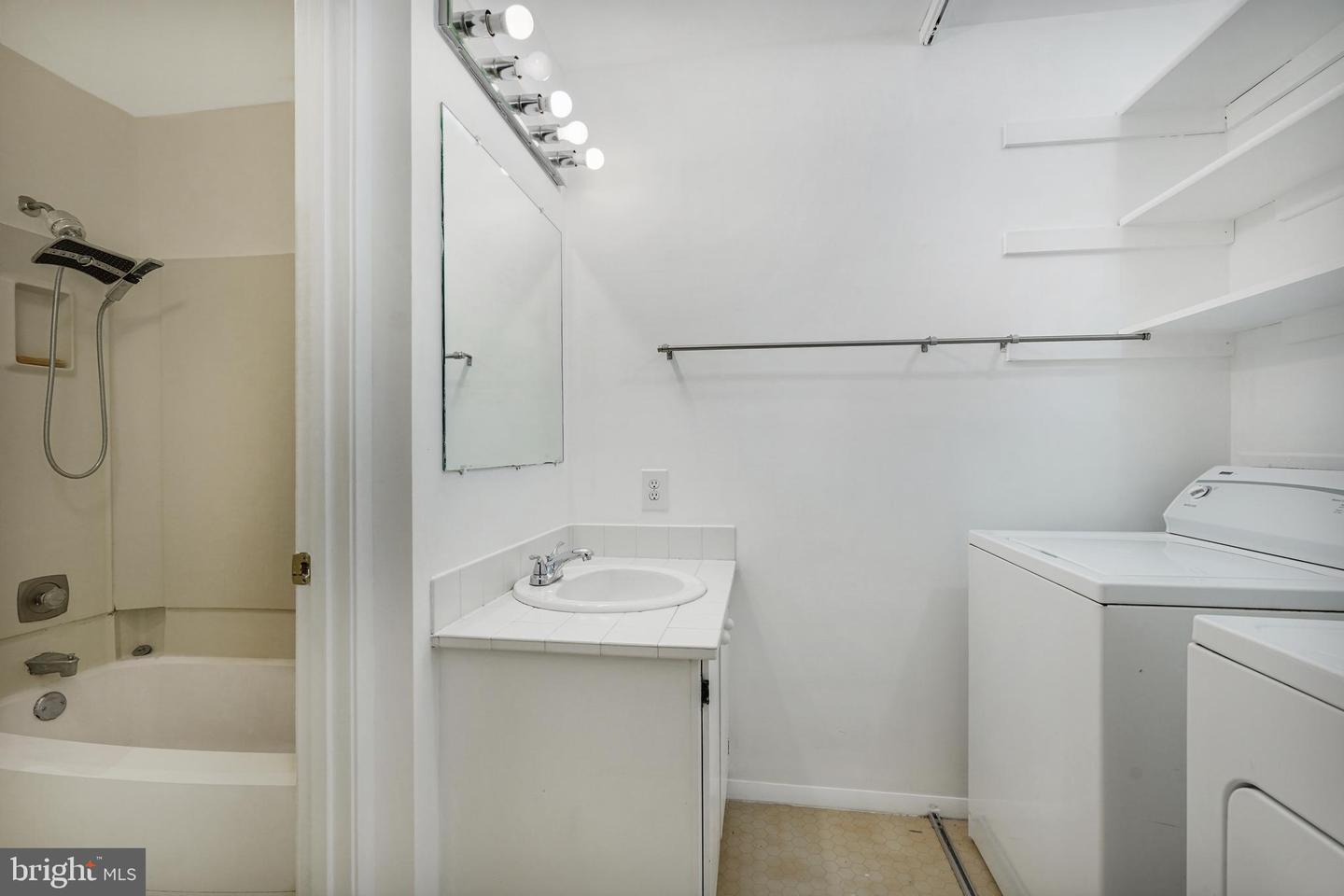2347 GLADE BANK WAY, RESTON, Virginia 20191, 4 Bedrooms Bedrooms, ,3 BathroomsBathrooms,Residential,For sale,2347 GLADE BANK WAY,VAFX2245658 MLS # VAFX2245658