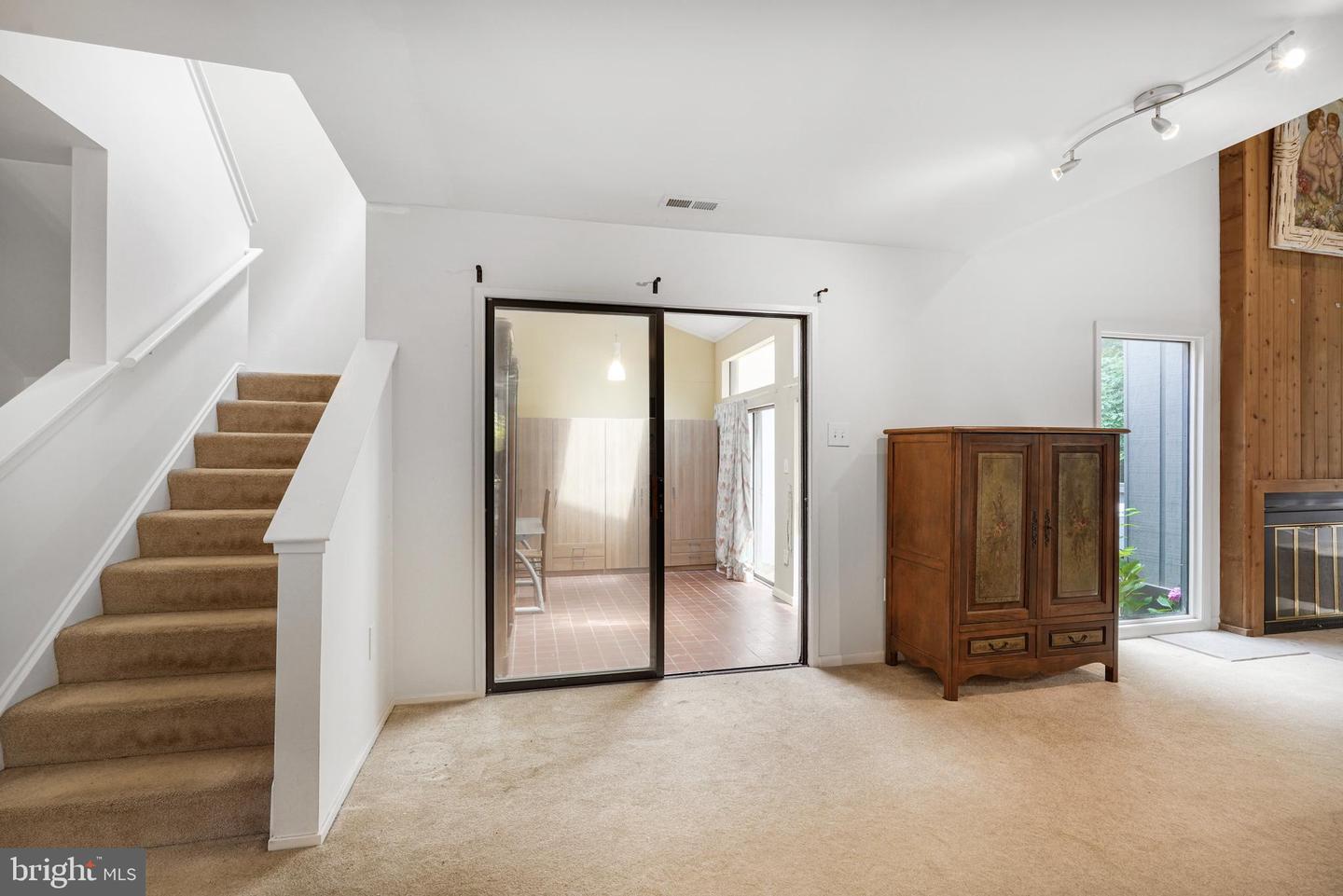 2347 GLADE BANK WAY, RESTON, Virginia 20191, 4 Bedrooms Bedrooms, ,3 BathroomsBathrooms,Residential,For sale,2347 GLADE BANK WAY,VAFX2245658 MLS # VAFX2245658