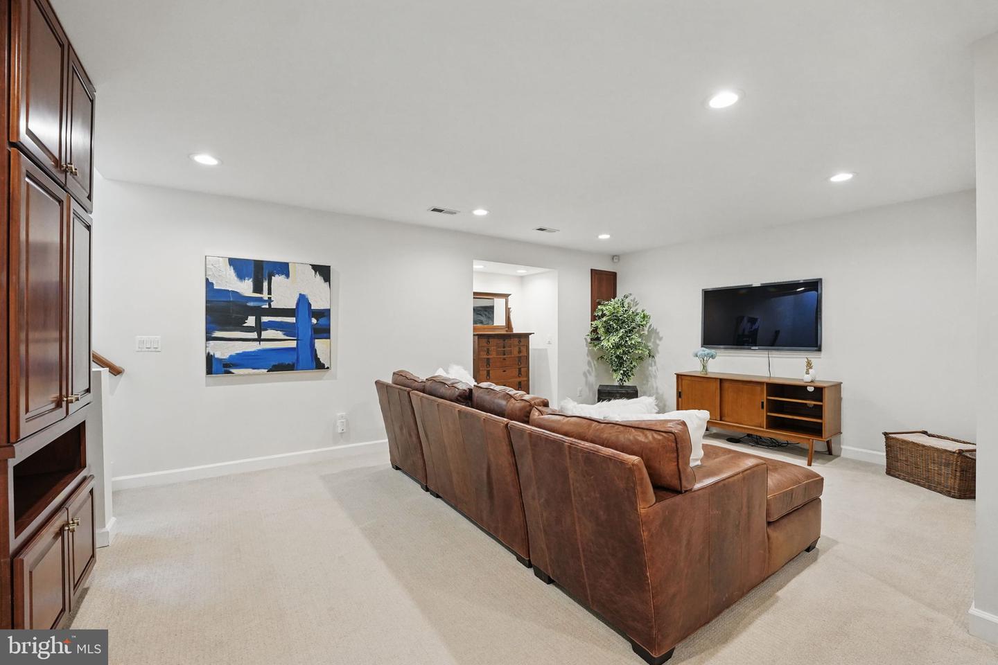 2119 21ST RD N, ARLINGTON, Virginia 22201, 4 Bedrooms Bedrooms, 9 Rooms Rooms,3 BathroomsBathrooms,Residential,For sale,2119 21ST RD N,VAAR2059938 MLS # VAAR2059938