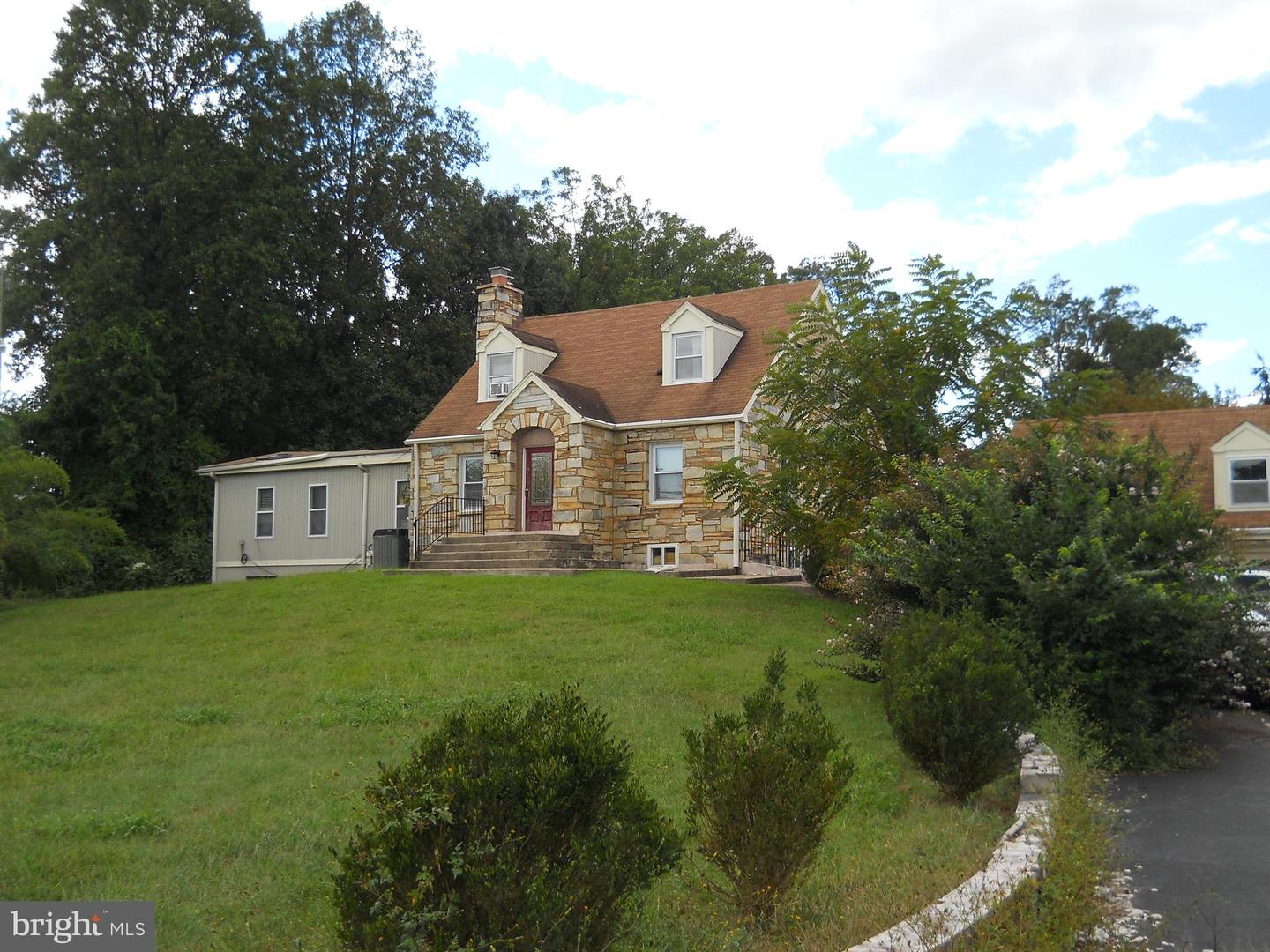 3424 JERMANTOWN RD, FAIRFAX, Virginia 22030, 4 Bedrooms Bedrooms, ,4 BathroomsBathrooms,Residential,For sale,3424 JERMANTOWN RD,VAFX2252760 MLS # VAFX2252760