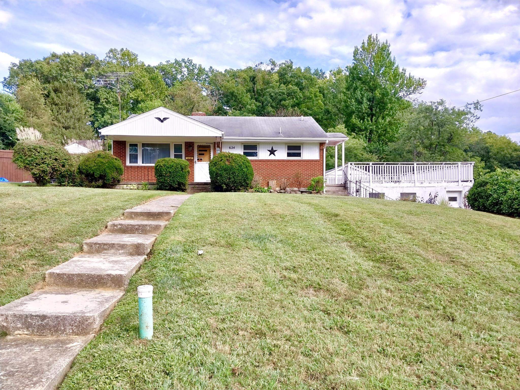 624 S MAGNOLIA DR, WAYNESBORO, Virginia 22980, 3 Bedrooms Bedrooms, ,1 BathroomBathrooms,Residential,624 S MAGNOLIA DR,668557 MLS # 668557