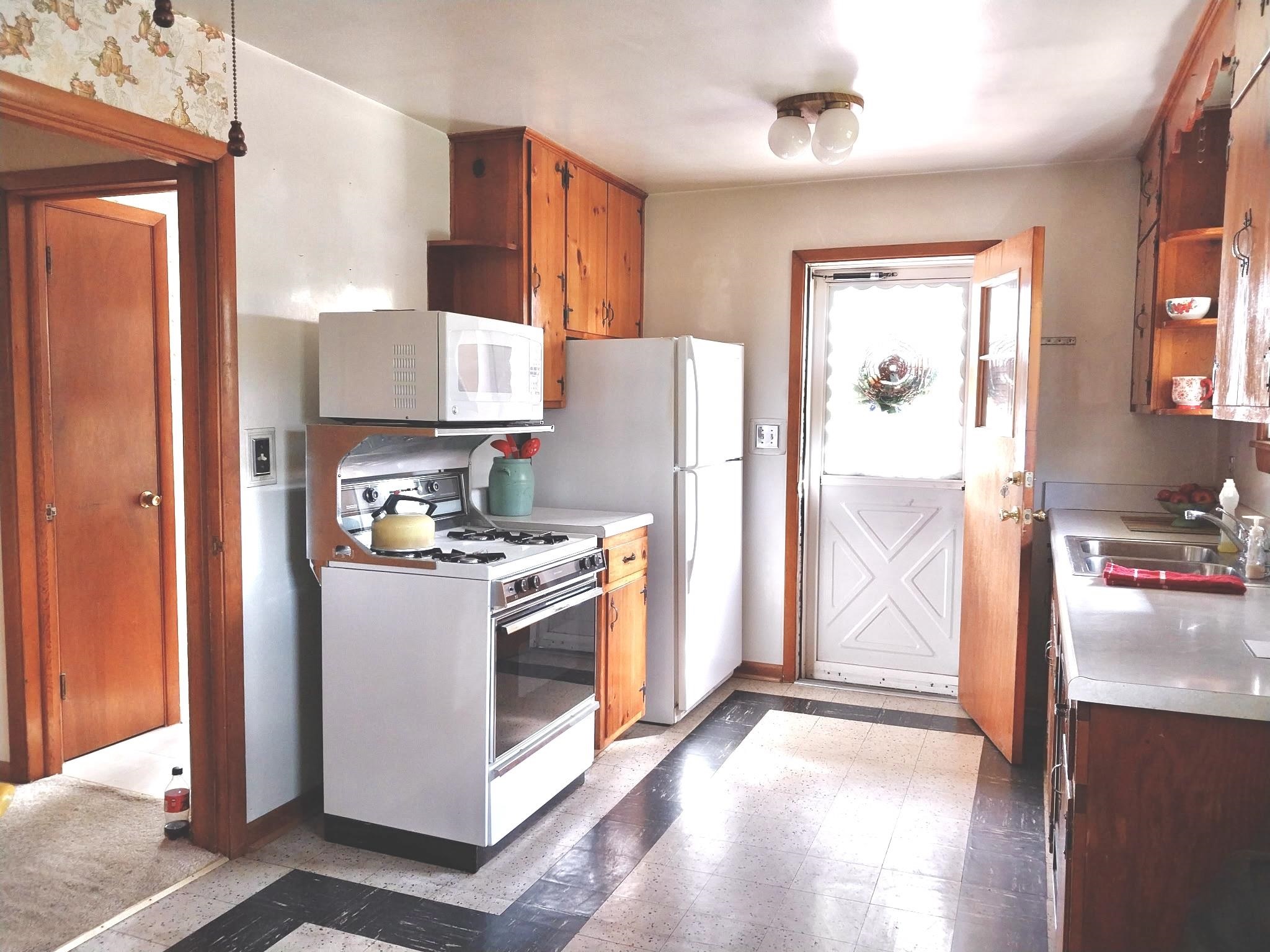 624 S MAGNOLIA DR, WAYNESBORO, Virginia 22980, 3 Bedrooms Bedrooms, ,1 BathroomBathrooms,Residential,624 S MAGNOLIA DR,668557 MLS # 668557