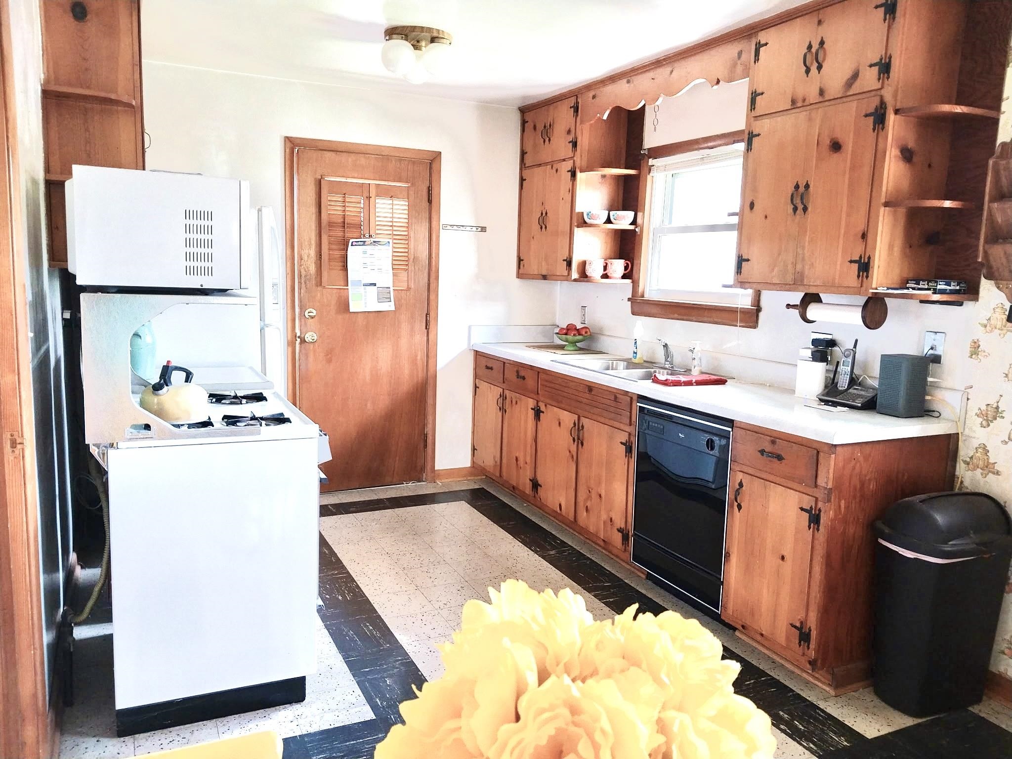 624 S MAGNOLIA DR, WAYNESBORO, Virginia 22980, 3 Bedrooms Bedrooms, ,1 BathroomBathrooms,Residential,624 S MAGNOLIA DR,668557 MLS # 668557