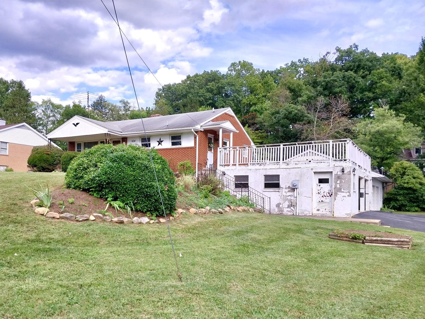 624 S MAGNOLIA DR, WAYNESBORO, Virginia 22980, 3 Bedrooms Bedrooms, ,1 BathroomBathrooms,Residential,624 S MAGNOLIA DR,668557 MLS # 668557