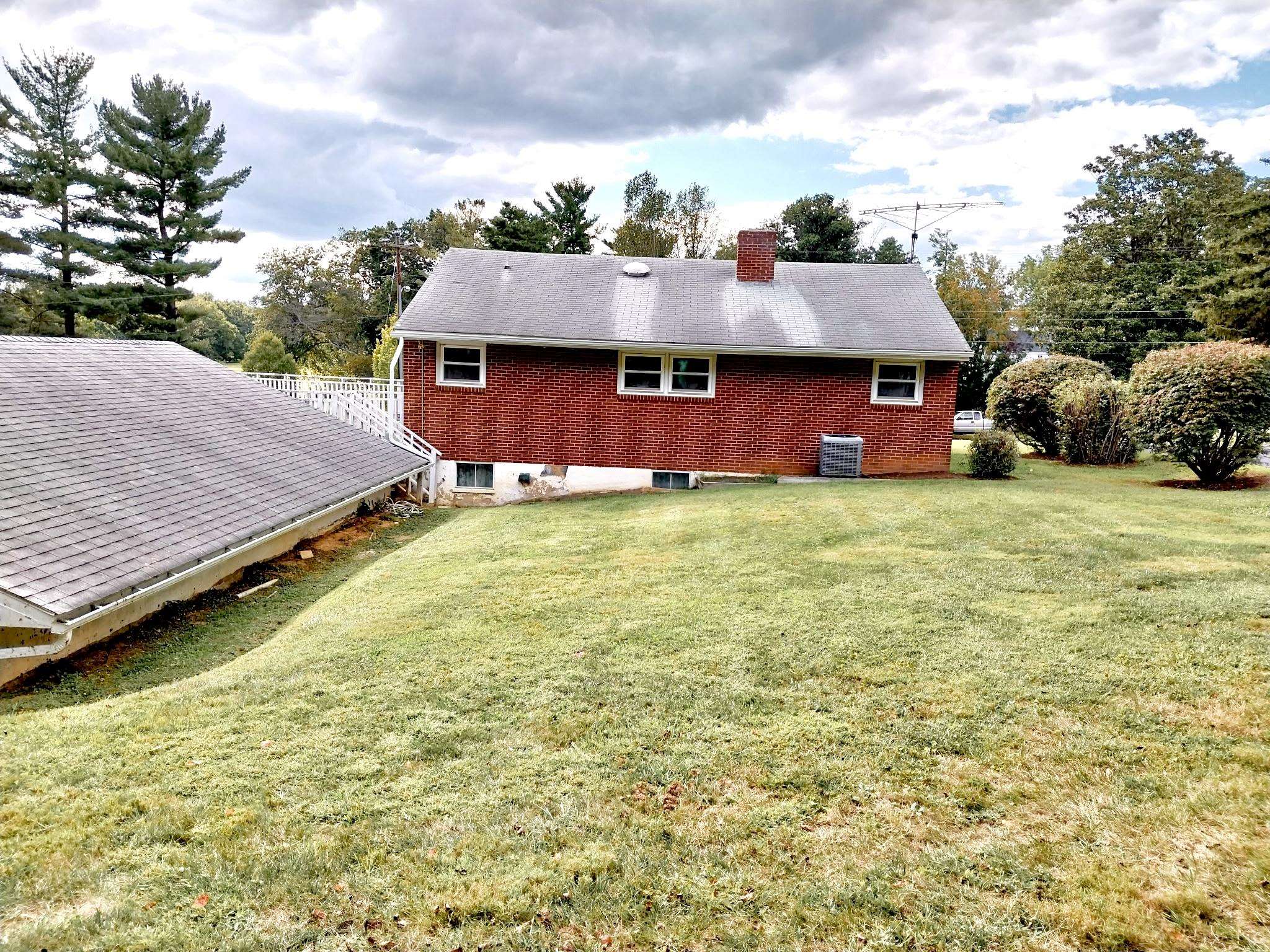 624 S MAGNOLIA DR, WAYNESBORO, Virginia 22980, 3 Bedrooms Bedrooms, ,1 BathroomBathrooms,Residential,624 S MAGNOLIA DR,668557 MLS # 668557