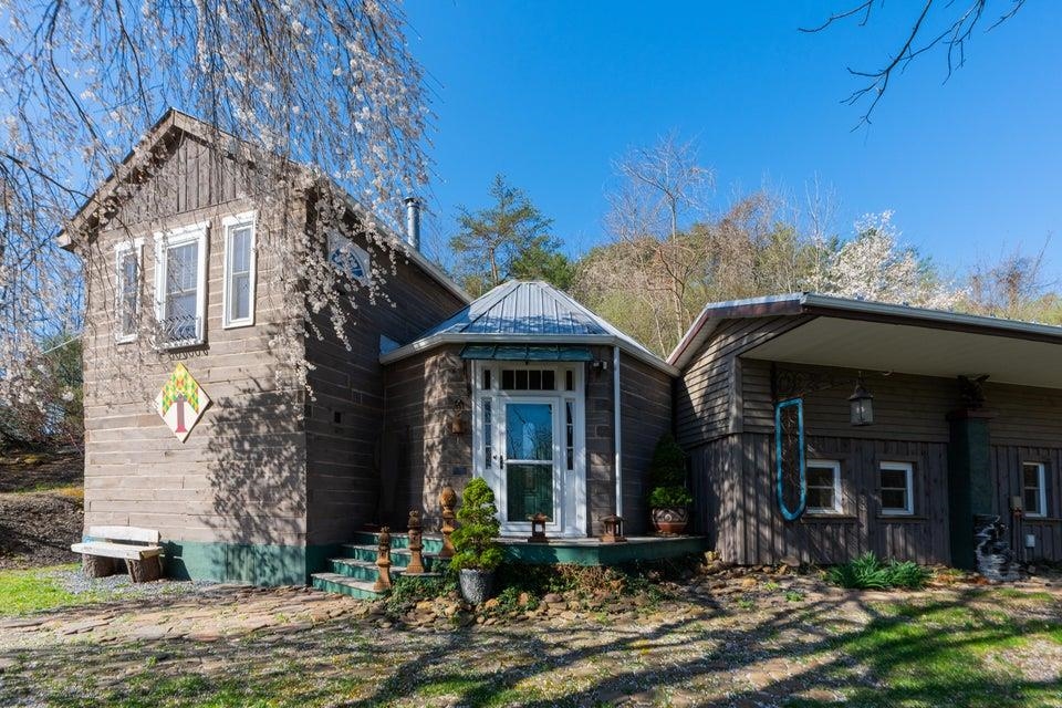 2665 DEERFIELD VALLEY RD, DEERFIELD, Virginia 24432, 2 Bedrooms Bedrooms, ,2 BathroomsBathrooms,Residential,2665 DEERFIELD VALLEY RD,668562 MLS # 668562