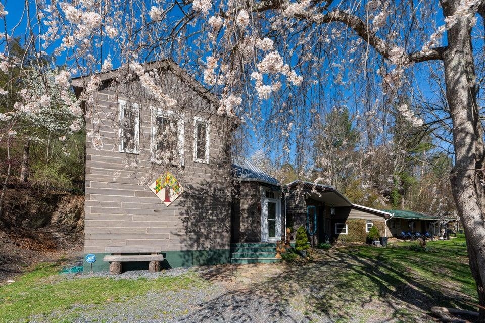 2665 DEERFIELD VALLEY RD, DEERFIELD, Virginia 24432, 2 Bedrooms Bedrooms, ,2 BathroomsBathrooms,Residential,2665 DEERFIELD VALLEY RD,668562 MLS # 668562