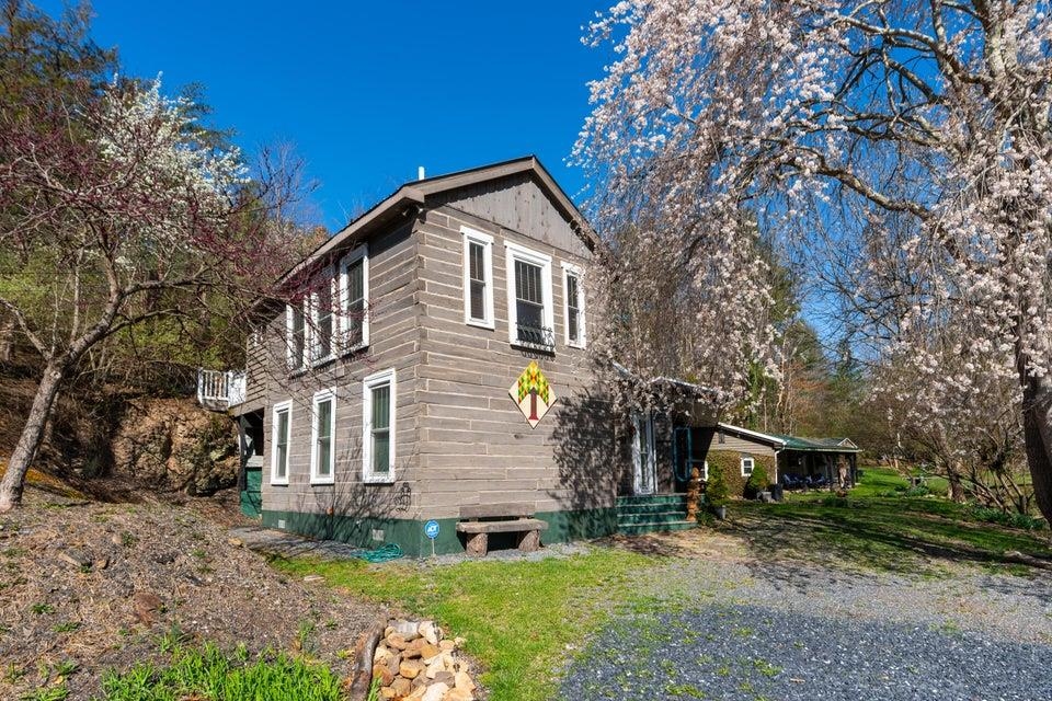 2665 DEERFIELD VALLEY RD, DEERFIELD, Virginia 24432, 2 Bedrooms Bedrooms, ,2 BathroomsBathrooms,Residential,2665 DEERFIELD VALLEY RD,668562 MLS # 668562