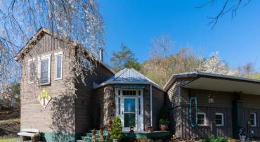 2665 DEERFIELD VALLEY RD, DEERFIELD, Virginia 24432, 2 Bedrooms Bedrooms, ,2 BathroomsBathrooms,Residential,2665 DEERFIELD VALLEY RD,668562 MLS # 668562