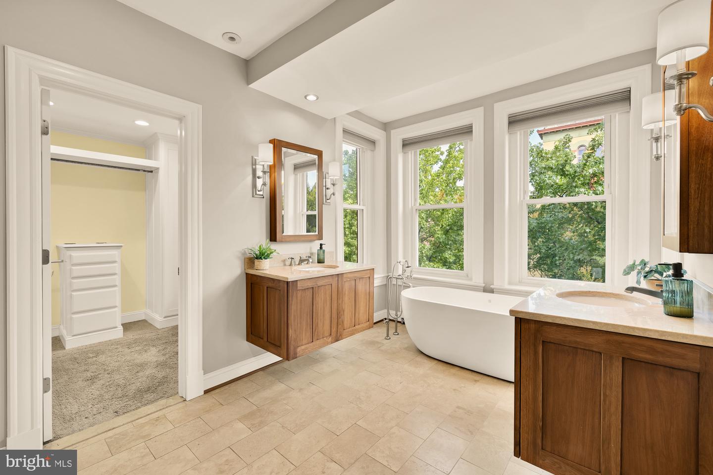 100 W ST NW, WASHINGTON, District Of Columbia 20001, 6 Bedrooms Bedrooms, ,4 BathroomsBathrooms,Residential,For sale,100 W ST NW,DCDC2210416 MLS # DCDC2210416