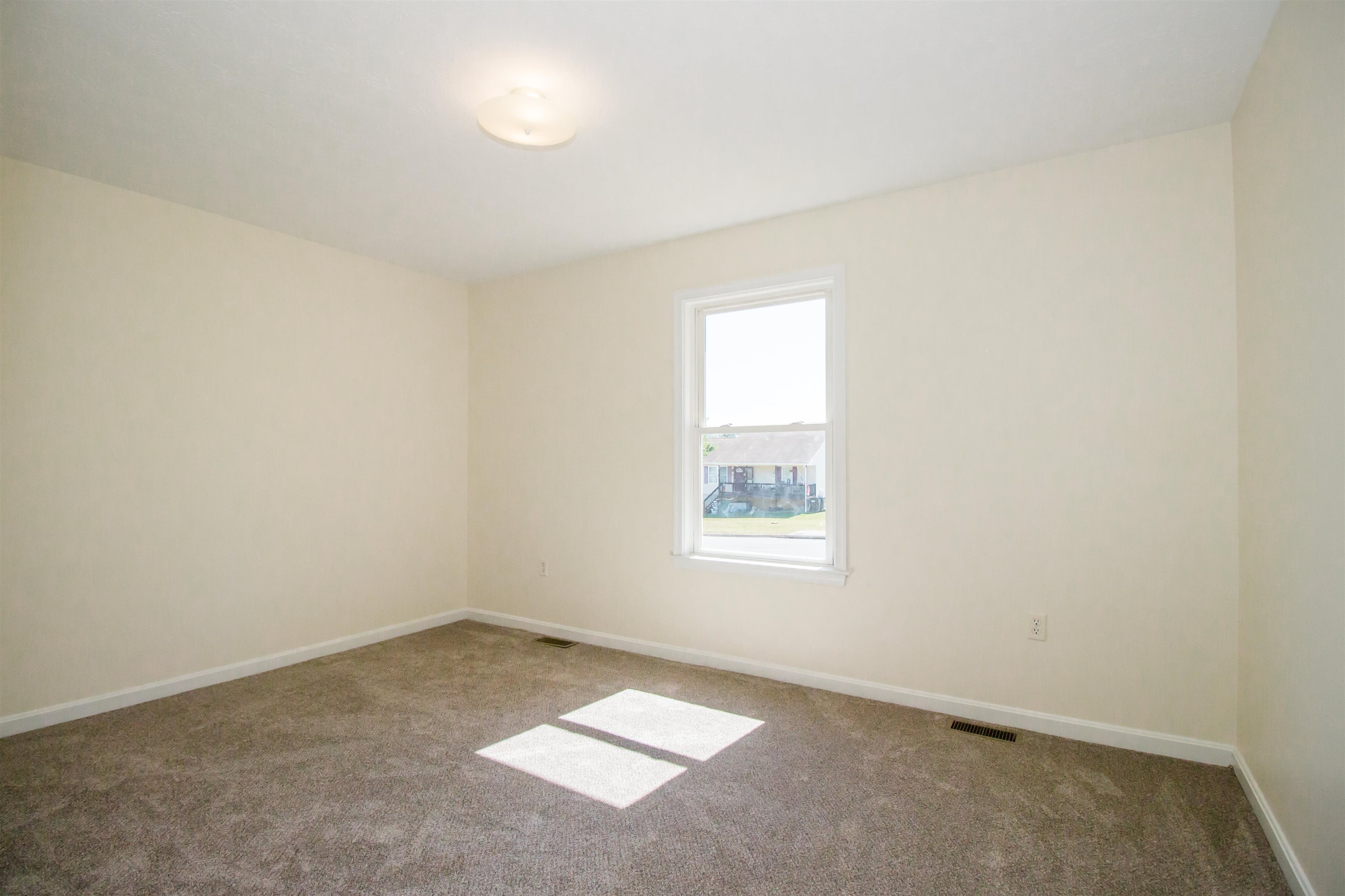 439 N SUMMIT AVE, WOODSTOCK, Virginia 22664, 3 Bedrooms Bedrooms, ,2 BathroomsBathrooms,Residential,439 N SUMMIT AVE,668579 MLS # 668579