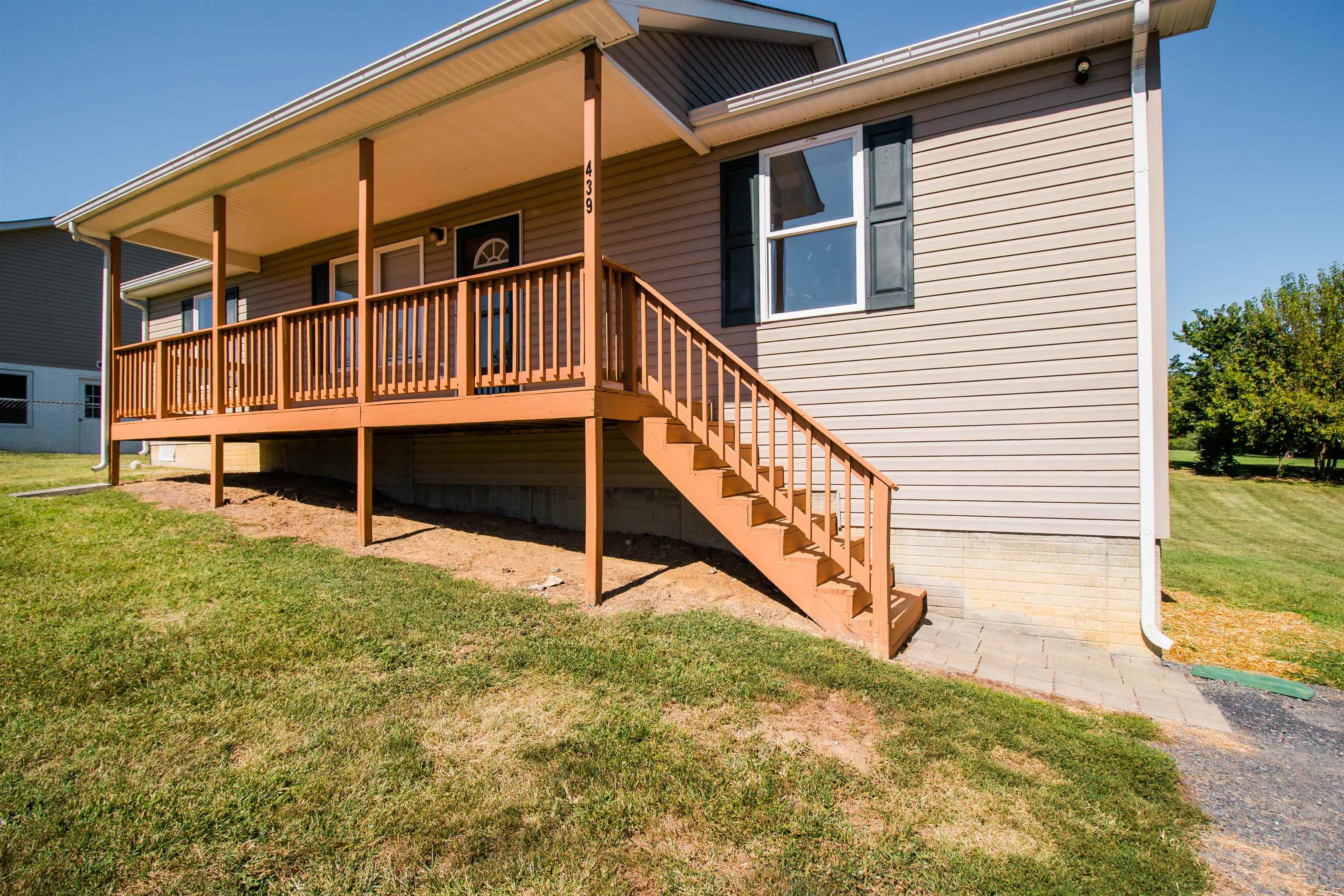 439 N SUMMIT AVE, WOODSTOCK, Virginia 22664, 3 Bedrooms Bedrooms, ,2 BathroomsBathrooms,Residential,439 N SUMMIT AVE,668579 MLS # 668579