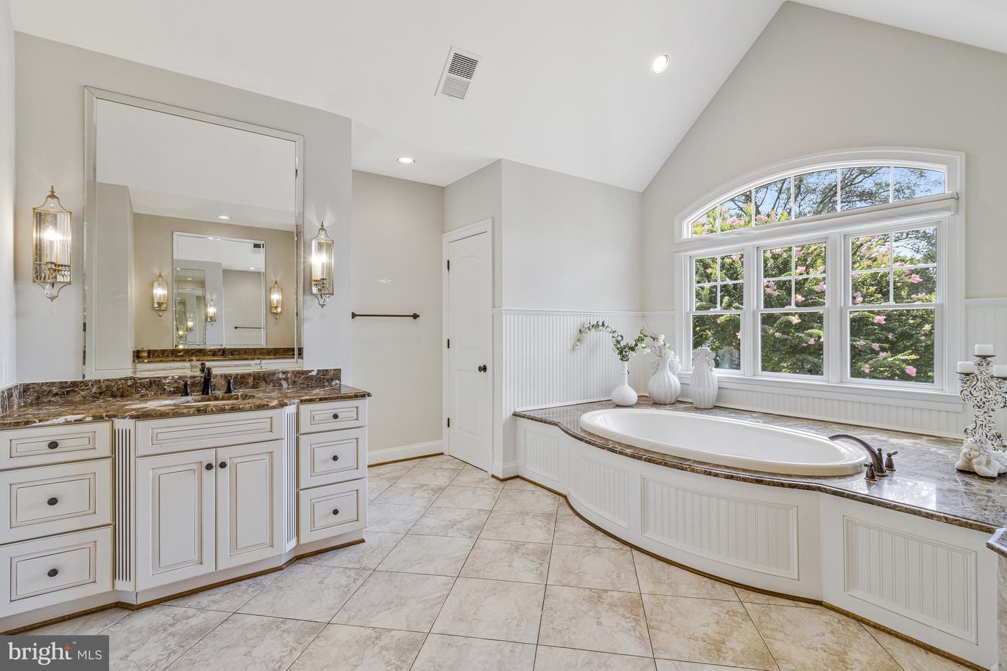 6031 CORLAND CT, MCLEAN, Virginia 22101, 5 Bedrooms Bedrooms, 11 Rooms Rooms,5 BathroomsBathrooms,Residential,For sale,6031 CORLAND CT,VAFX2258604 MLS # VAFX2258604