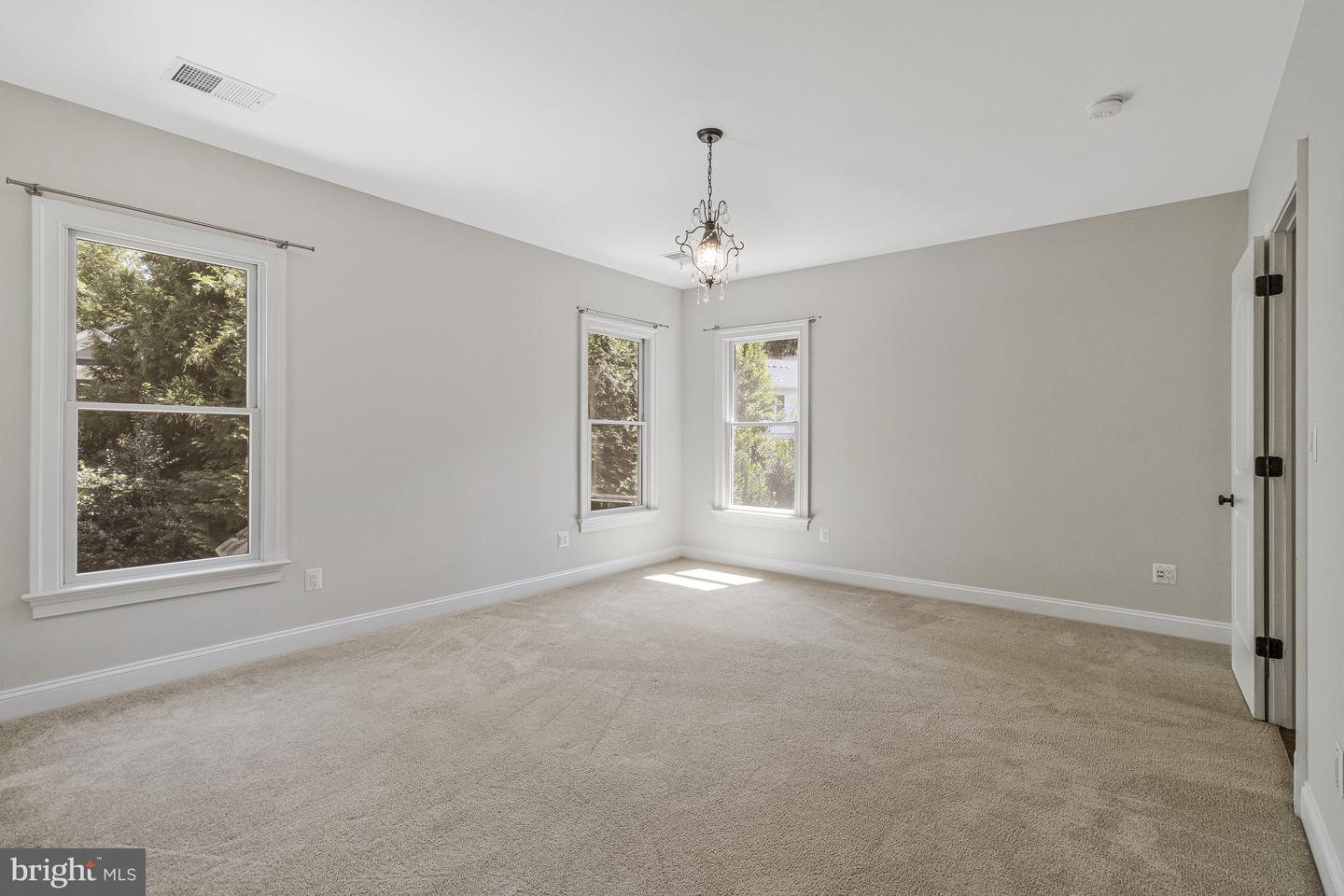 6031 CORLAND CT, MCLEAN, Virginia 22101, 5 Bedrooms Bedrooms, 11 Rooms Rooms,5 BathroomsBathrooms,Residential,For sale,6031 CORLAND CT,VAFX2258604 MLS # VAFX2258604