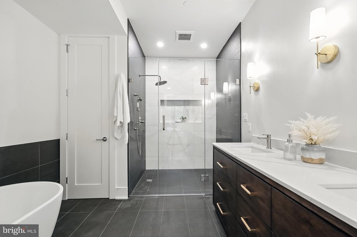 3622 S ST NW, WASHINGTON, District Of Columbia 20007, 5 Bedrooms Bedrooms, ,5 BathroomsBathrooms,Residential,For sale,3622 S ST NW,DCDC2214292 MLS # DCDC2214292