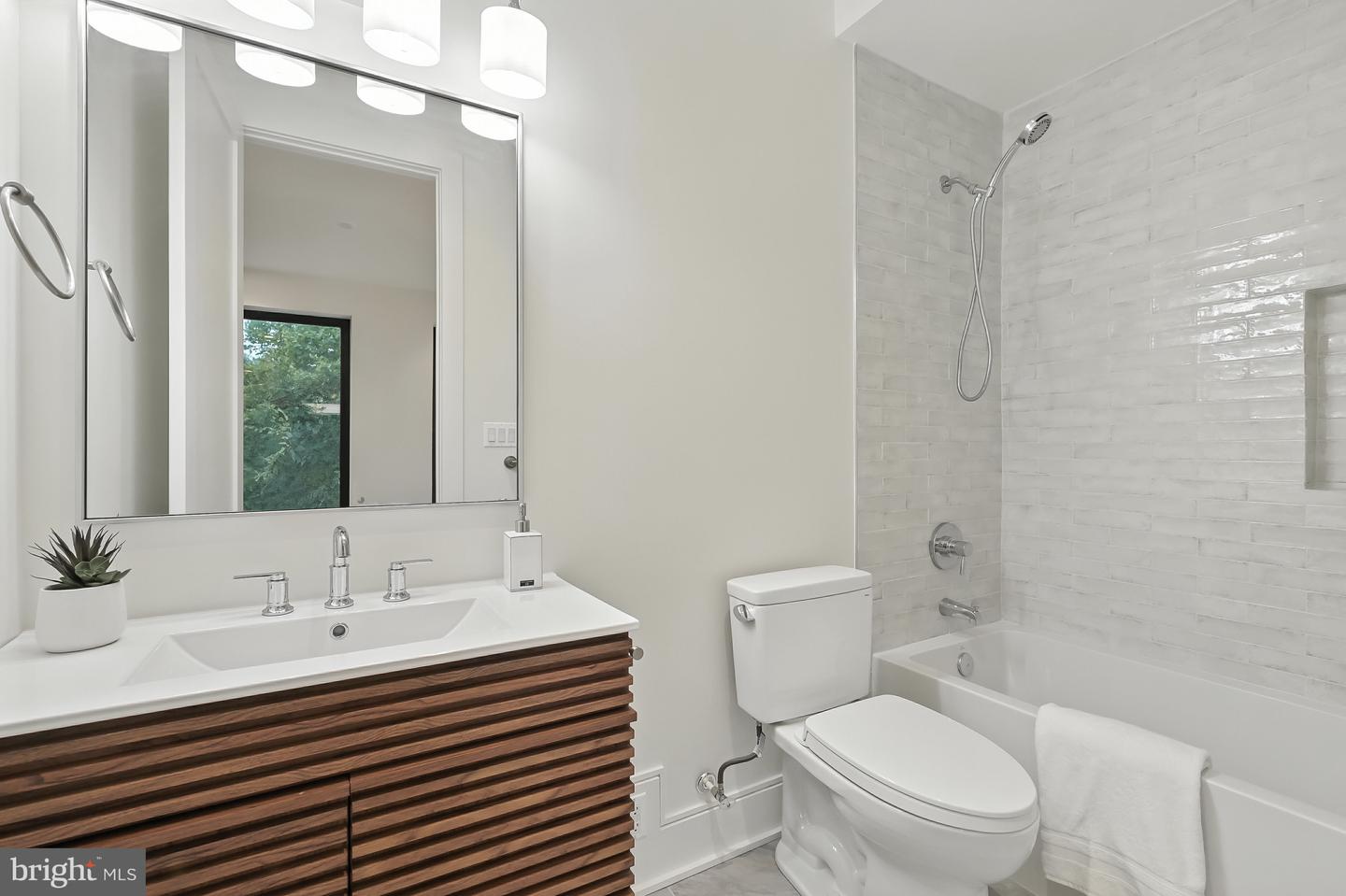 3622 S ST NW, WASHINGTON, District Of Columbia 20007, 5 Bedrooms Bedrooms, ,5 BathroomsBathrooms,Residential,For sale,3622 S ST NW,DCDC2214292 MLS # DCDC2214292