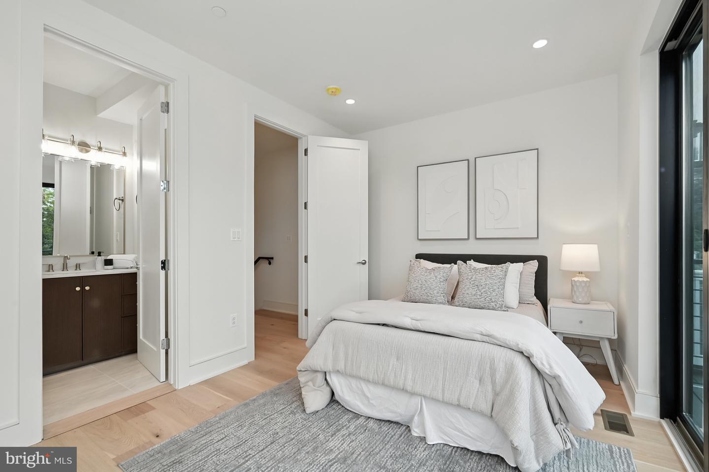 3622 S ST NW, WASHINGTON, District Of Columbia 20007, 5 Bedrooms Bedrooms, ,5 BathroomsBathrooms,Residential,For sale,3622 S ST NW,DCDC2214292 MLS # DCDC2214292