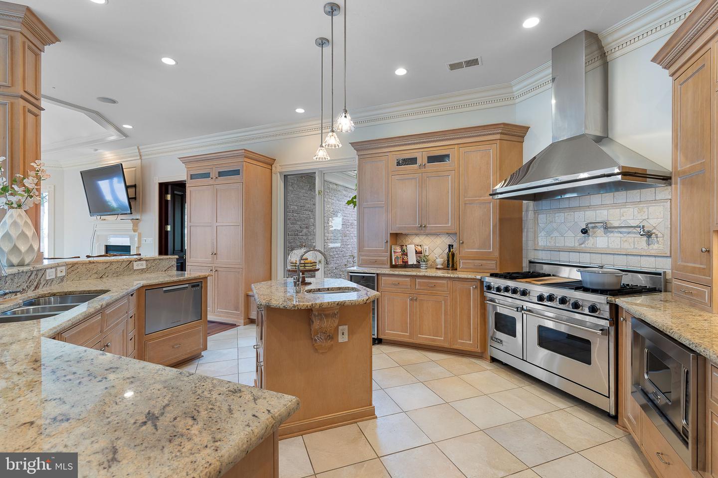 11195 GUNSTON, LORTON, Virginia 22079, 7 Bedrooms Bedrooms, ,7 BathroomsBathrooms,Residential,For sale,11195 GUNSTON,VAFX2260740 MLS # VAFX2260740