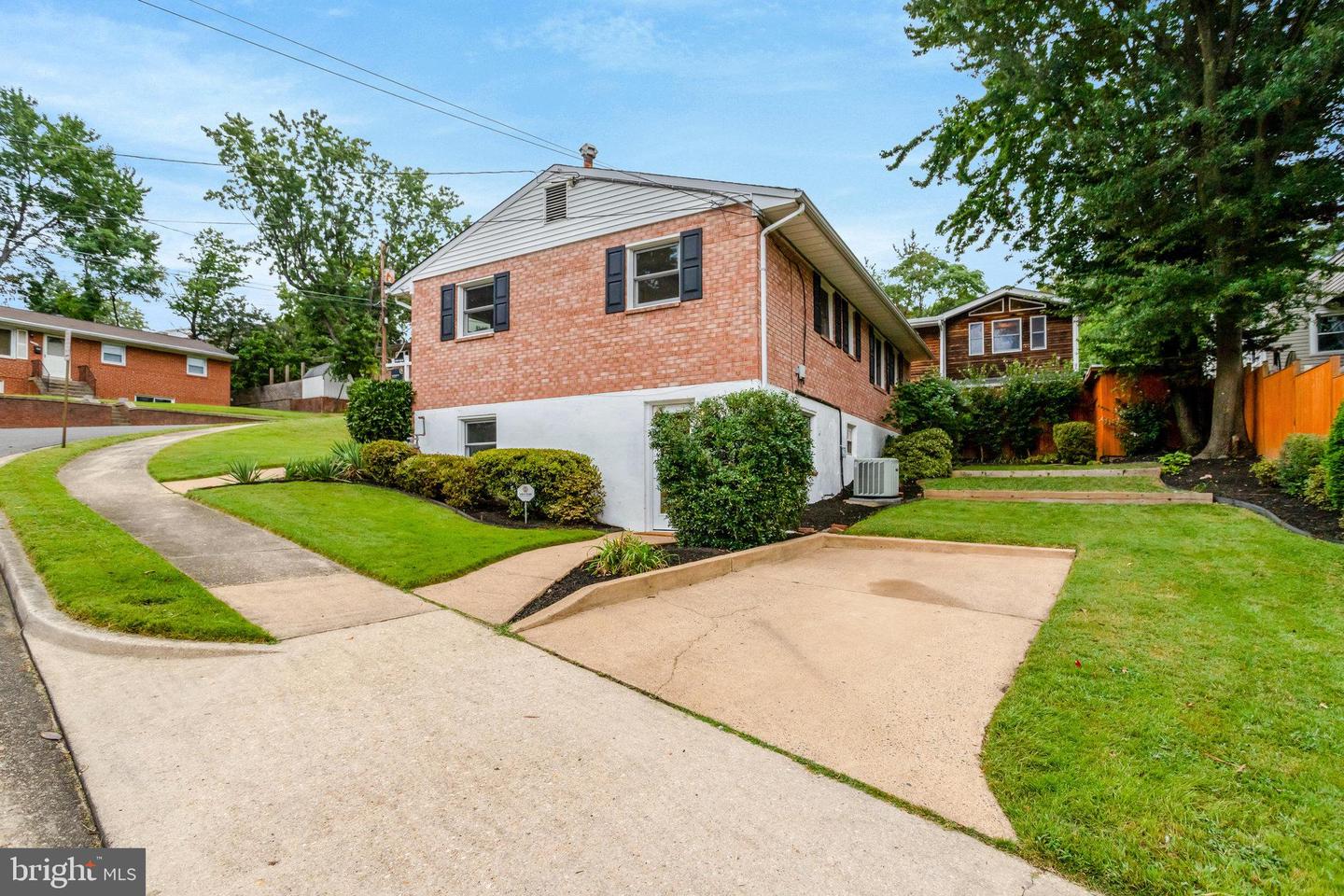 4206 16TH RD S, ARLINGTON, Virginia 22204, 4 Bedrooms Bedrooms, ,3 BathroomsBathrooms,Residential,For sale,4206 16TH RD S,VAAR2062228 MLS # VAAR2062228
