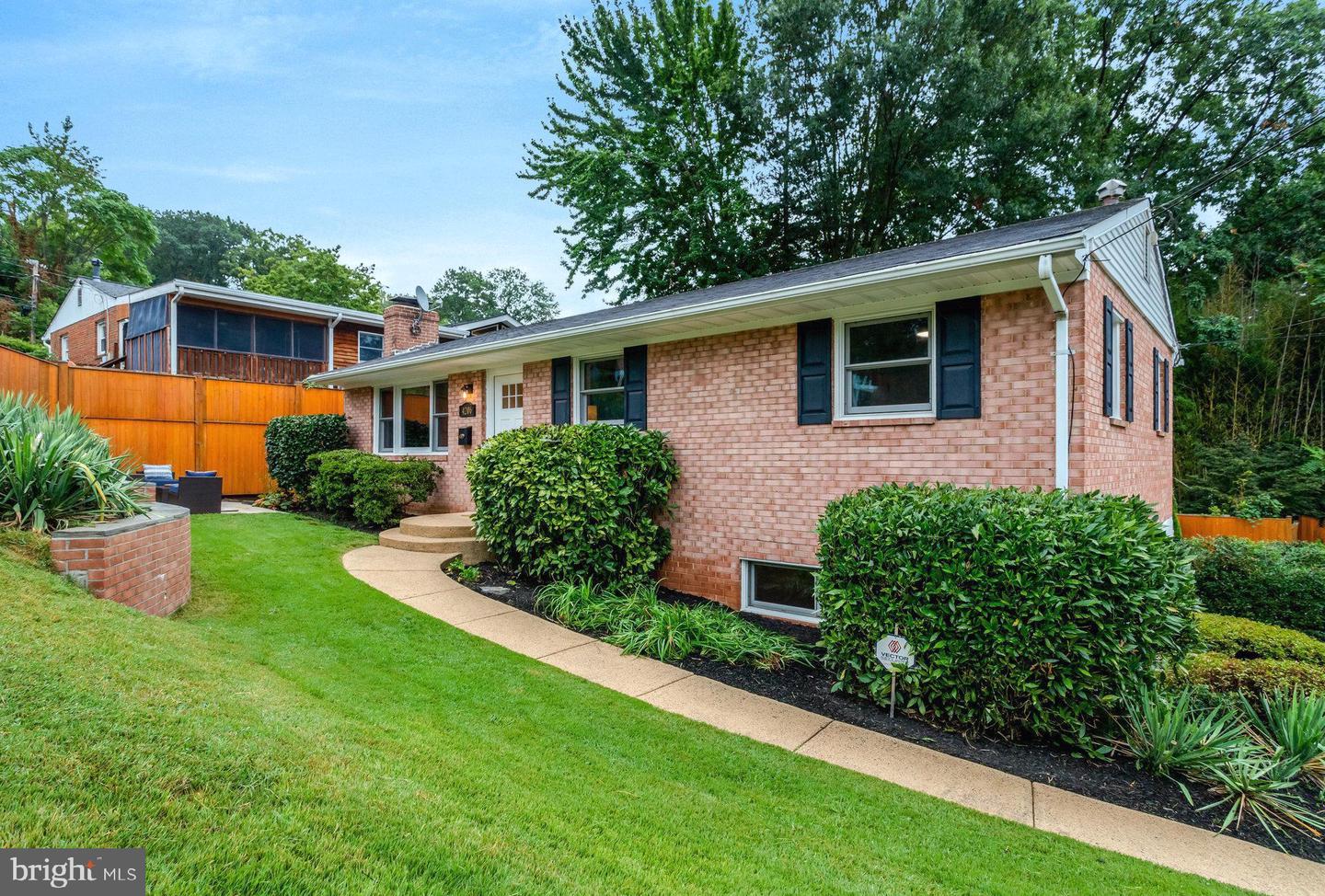 4206 16TH RD S, ARLINGTON, Virginia 22204, 4 Bedrooms Bedrooms, ,3 BathroomsBathrooms,Residential,For sale,4206 16TH RD S,VAAR2062228 MLS # VAAR2062228