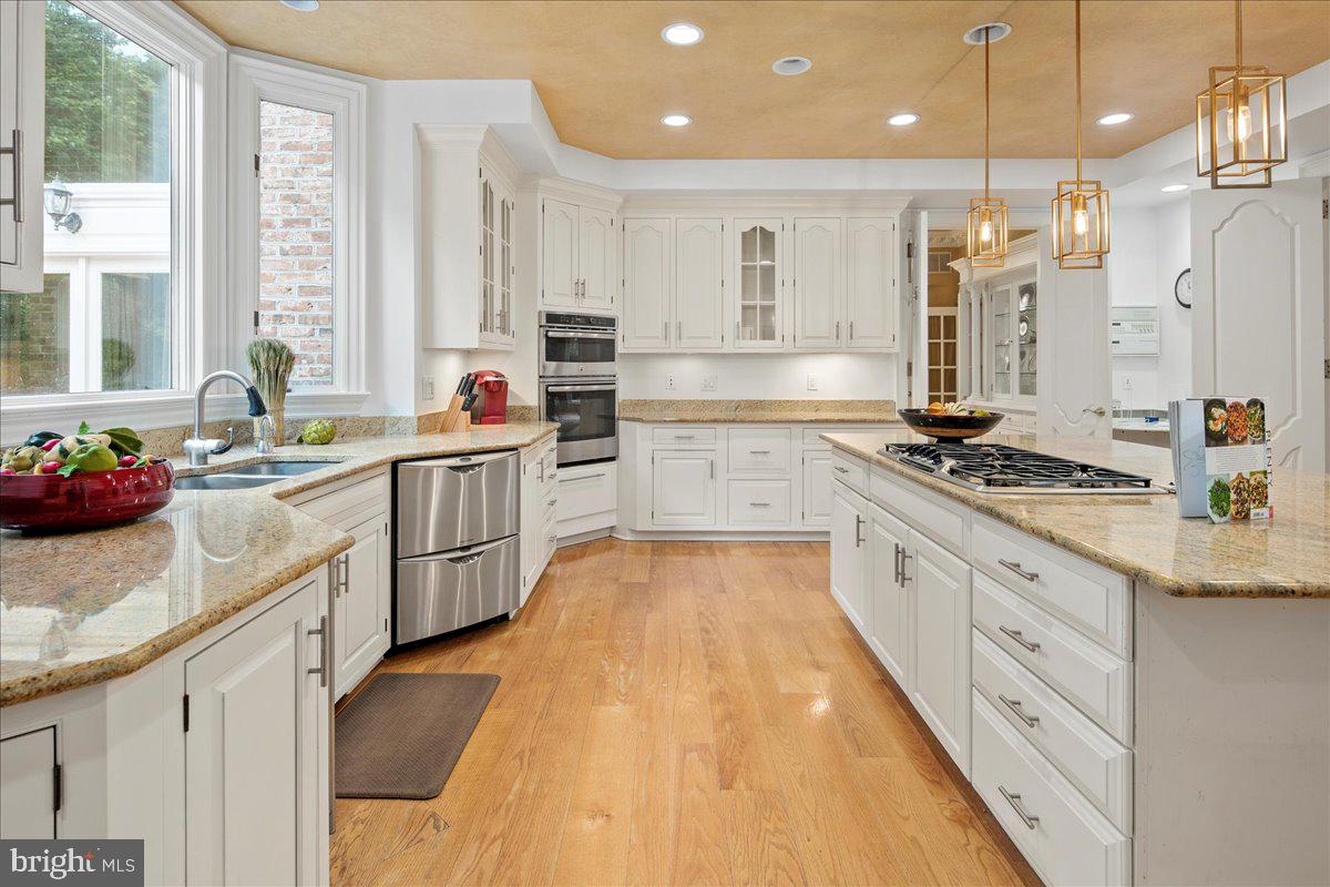 2401 OAKMONT CT, OAKTON, Virginia 22124, 6 Bedrooms Bedrooms, ,7 BathroomsBathrooms,Residential,For sale,2401 OAKMONT CT,VAFX2261498 MLS # VAFX2261498