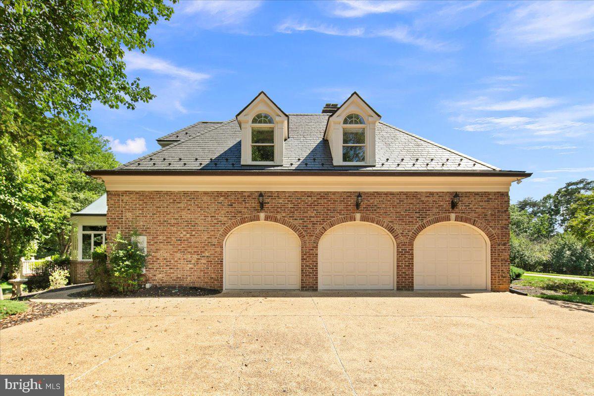 2401 OAKMONT CT, OAKTON, Virginia 22124, 6 Bedrooms Bedrooms, ,7 BathroomsBathrooms,Residential,For sale,2401 OAKMONT CT,VAFX2261498 MLS # VAFX2261498