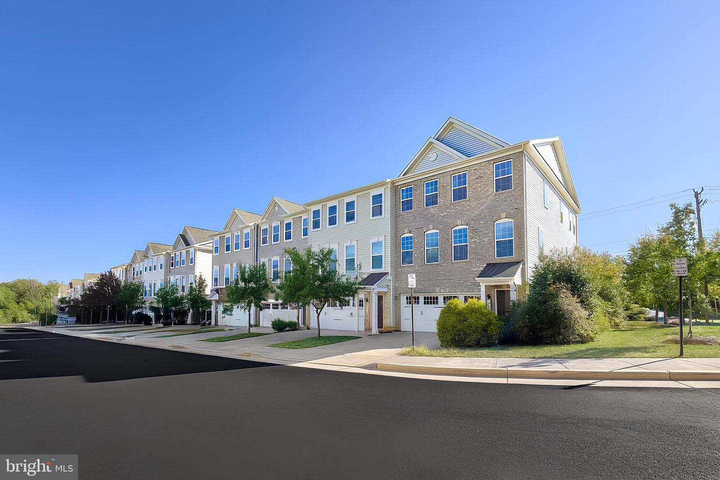 21493 WILLOW BREEZE SQ, ASHBURN, Virginia 20147, 3 Bedrooms Bedrooms, ,3 BathroomsBathrooms,Residential,For sale,21493 WILLOW BREEZE SQ,VALO2104794 MLS # VALO2104794