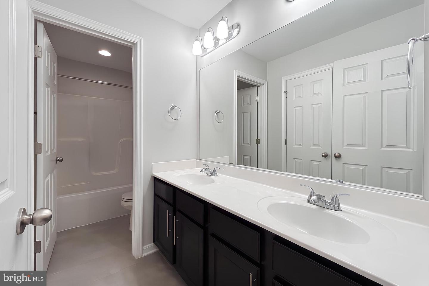 21493 WILLOW BREEZE SQ, ASHBURN, Virginia 20147, 3 Bedrooms Bedrooms, ,3 BathroomsBathrooms,Residential,For sale,21493 WILLOW BREEZE SQ,VALO2104794 MLS # VALO2104794