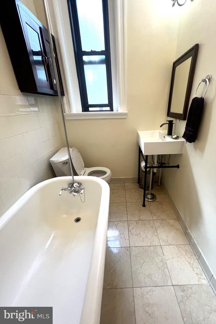 1419 R ST NW #33, WASHINGTON, District Of Columbia 20009, 2 Bedrooms Bedrooms, ,1 BathroomBathrooms,Residential,For sale,1419 R ST NW #33,DCDC2216378 MLS # DCDC2216378