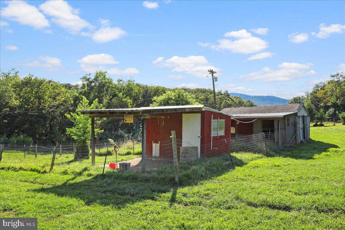 2253 RIDGEWAY RD, FRONT ROYAL, Virginia 22630, 2 Bedrooms Bedrooms, 4 Rooms Rooms,2 BathroomsBathrooms,Residential,For sale,2253 RIDGEWAY RD,VAWR2012172 MLS # VAWR2012172