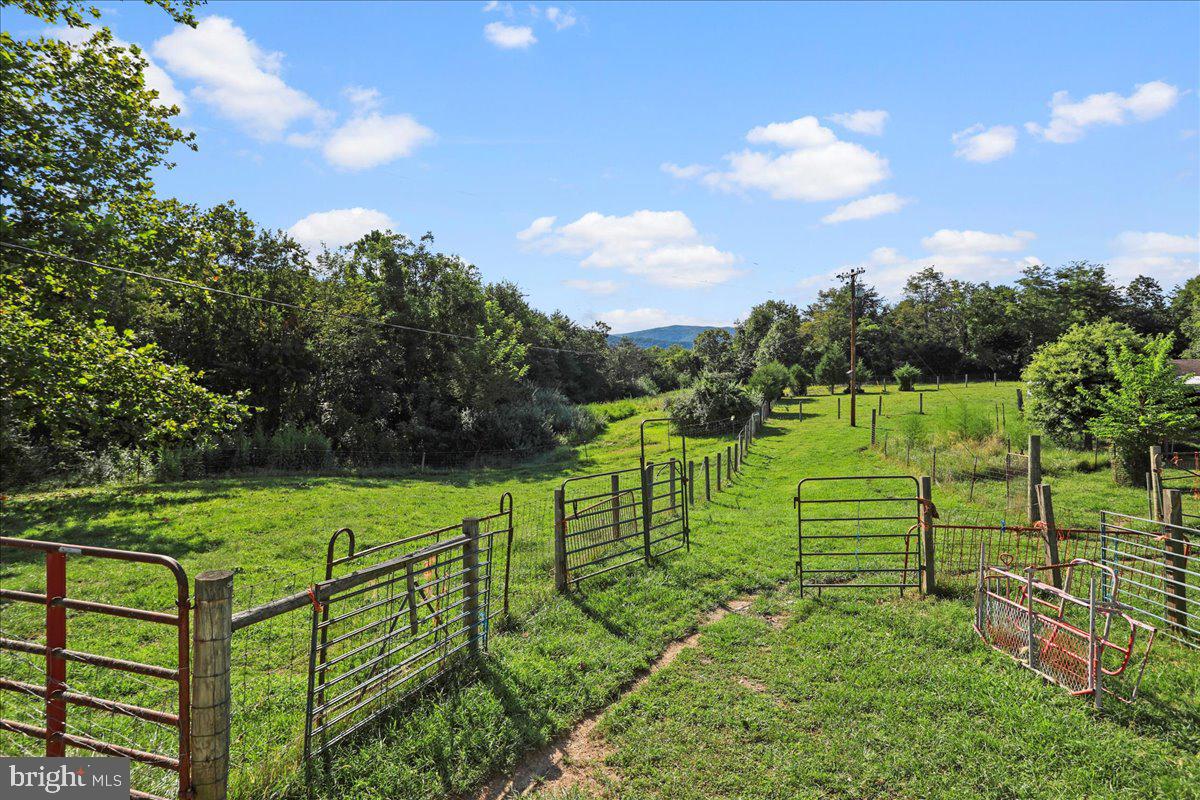 2253 RIDGEWAY RD, FRONT ROYAL, Virginia 22630, 2 Bedrooms Bedrooms, 4 Rooms Rooms,2 BathroomsBathrooms,Residential,For sale,2253 RIDGEWAY RD,VAWR2012172 MLS # VAWR2012172