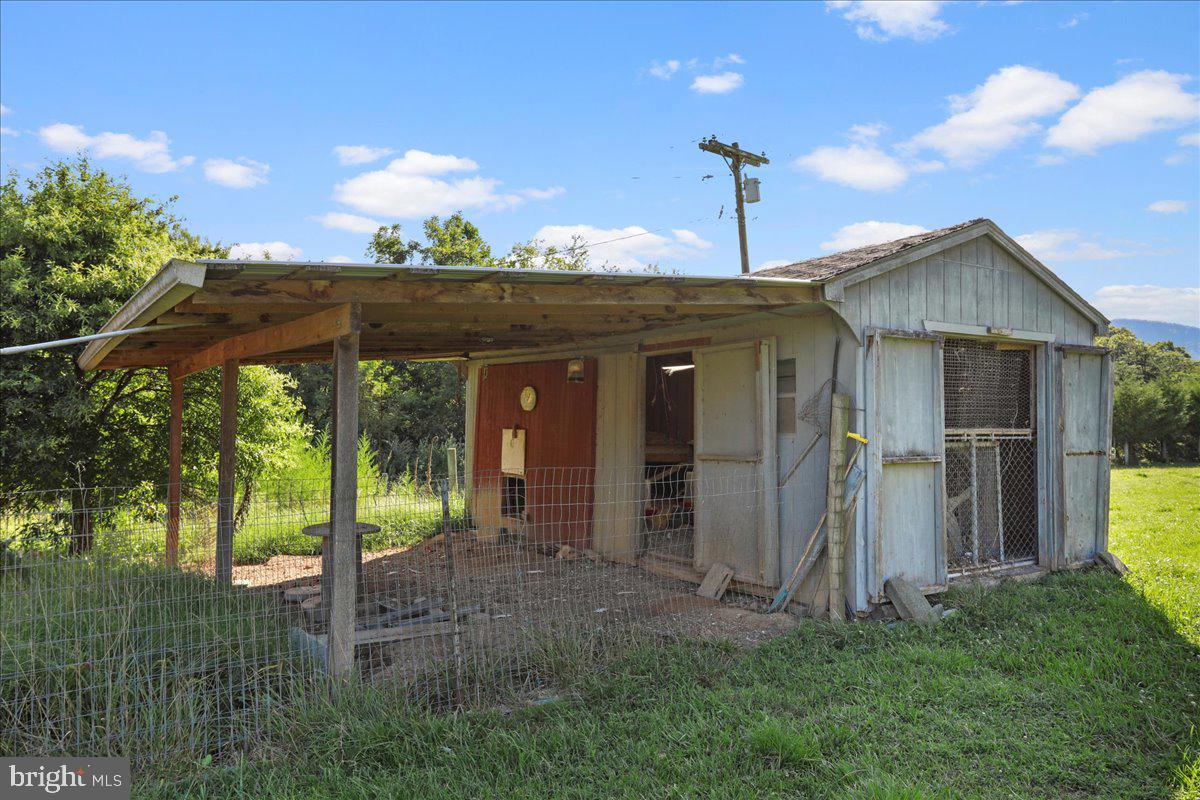 2253 RIDGEWAY RD, FRONT ROYAL, Virginia 22630, 2 Bedrooms Bedrooms, 4 Rooms Rooms,2 BathroomsBathrooms,Residential,For sale,2253 RIDGEWAY RD,VAWR2012172 MLS # VAWR2012172
