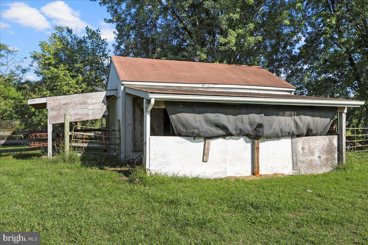 2253 RIDGEWAY RD, FRONT ROYAL, Virginia 22630, 2 Bedrooms Bedrooms, 4 Rooms Rooms,2 BathroomsBathrooms,Residential,For sale,2253 RIDGEWAY RD,VAWR2012172 MLS # VAWR2012172