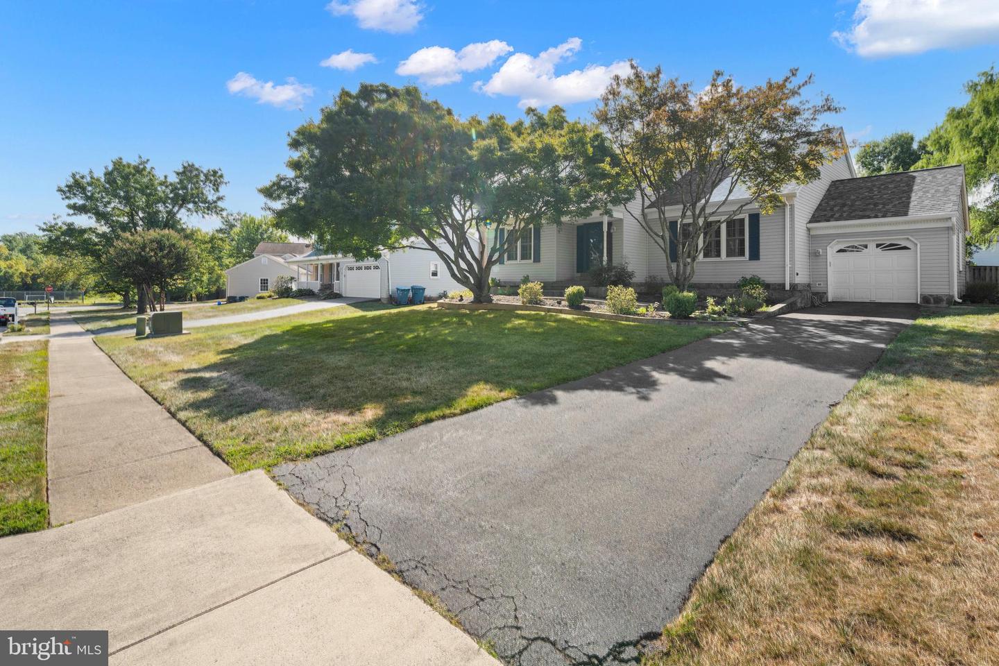 15205 BANNON HILL CT, CHANTILLY, Virginia 20151, 4 Bedrooms Bedrooms, ,3 BathroomsBathrooms,Residential,For sale,15205 BANNON HILL CT,VAFX2264506 MLS # VAFX2264506